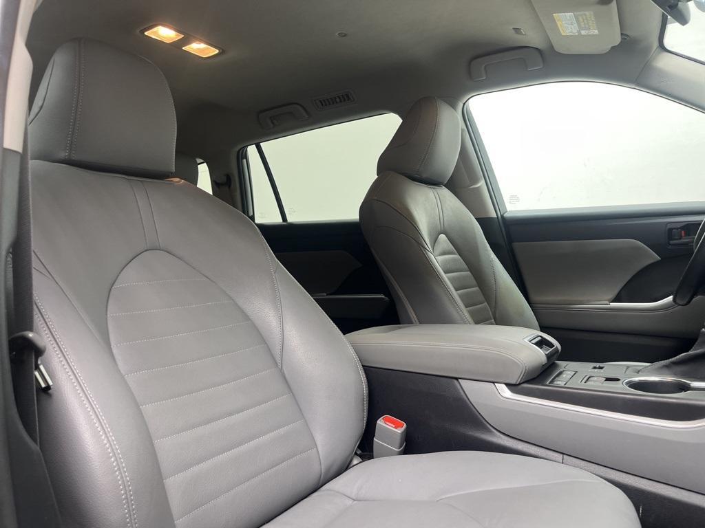 used 2021 Toyota Highlander car, priced at $29,171