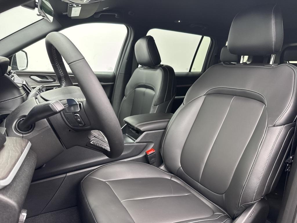 new 2025 Jeep Grand Cherokee L car, priced at $43,000