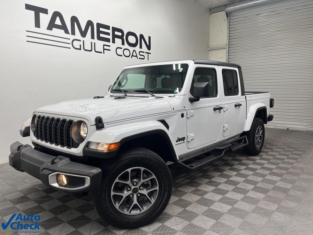 used 2024 Jeep Gladiator car, priced at $37,000