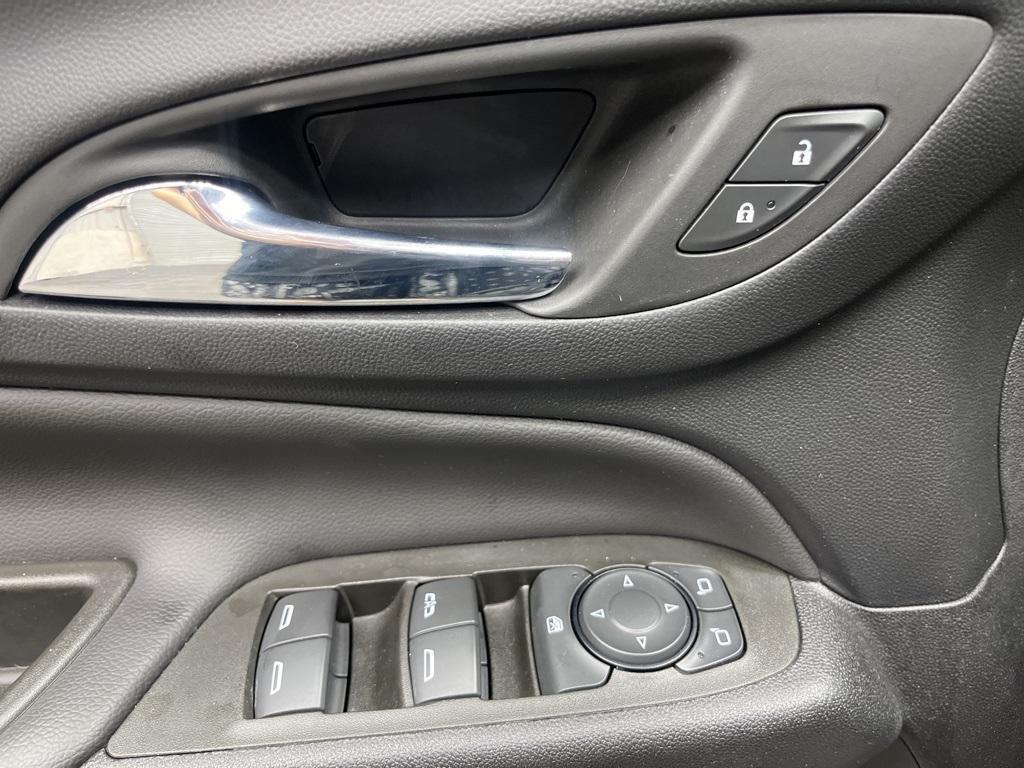 used 2023 Chevrolet Equinox car, priced at $22,000