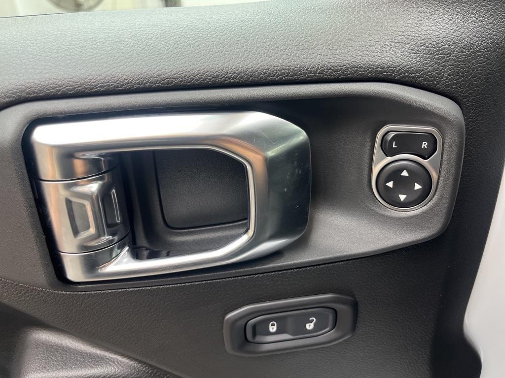 new 2025 Jeep Wrangler car, priced at $46,485