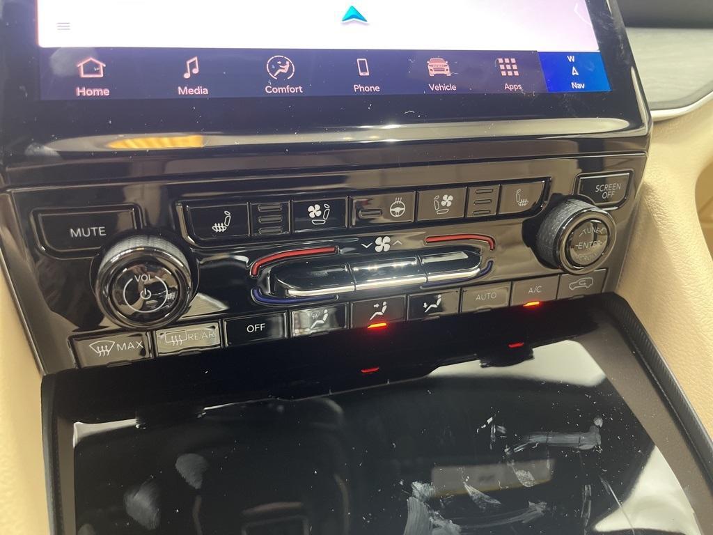 new 2025 Jeep Grand Cherokee car, priced at $52,727