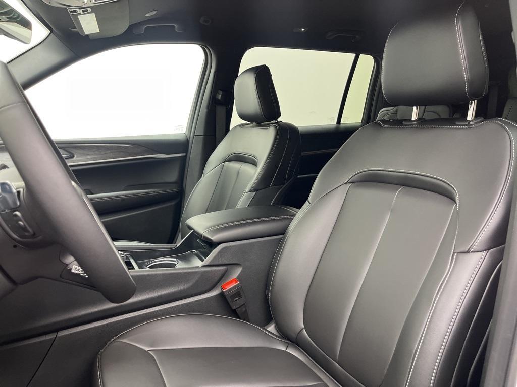 new 2025 Jeep Grand Cherokee L car, priced at $47,400