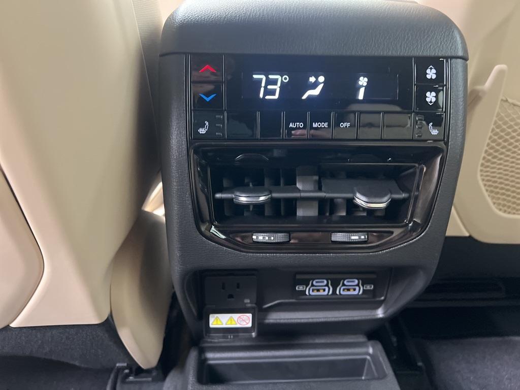 new 2025 Jeep Grand Cherokee L car, priced at $43,000