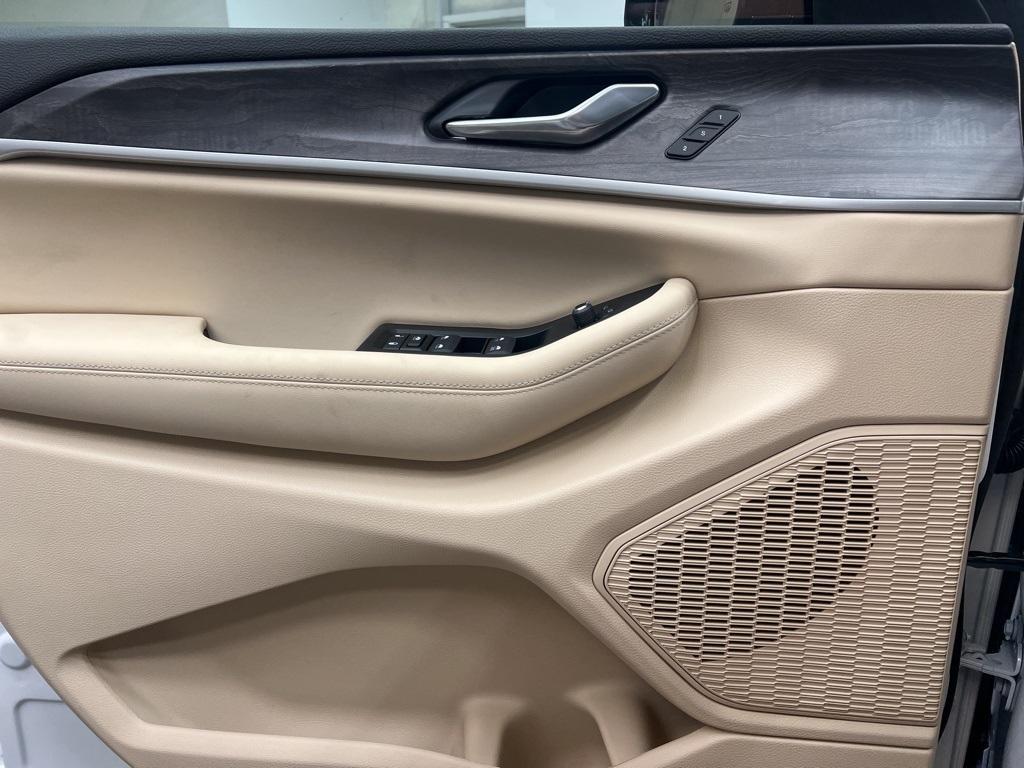 new 2025 Jeep Grand Cherokee L car, priced at $43,000