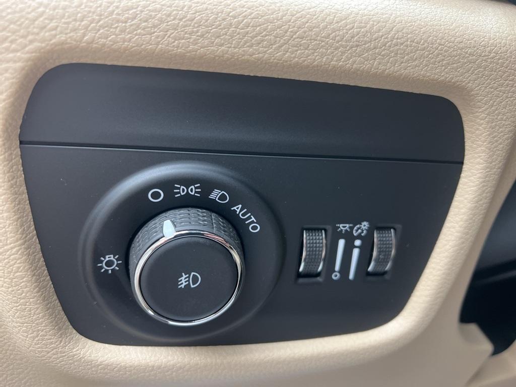 new 2025 Jeep Grand Cherokee L car, priced at $43,000