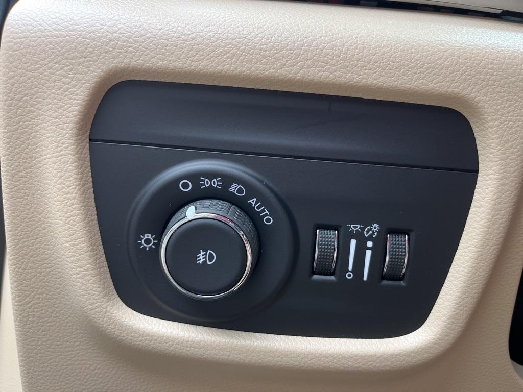new 2025 Jeep Grand Cherokee L car, priced at $47,000