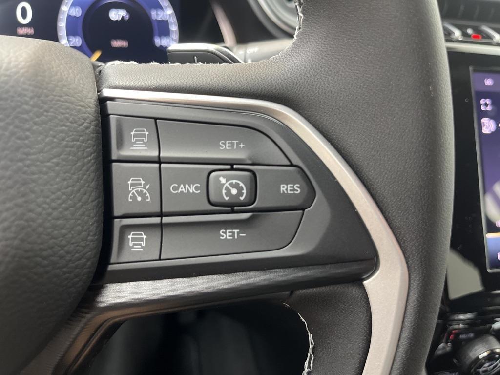 new 2025 Jeep Grand Cherokee car, priced at $38,000