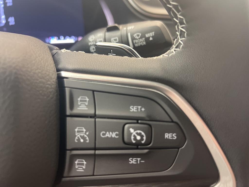 new 2025 Jeep Grand Cherokee car, priced at $38,000