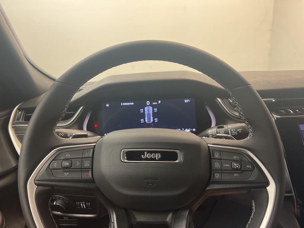 new 2025 Jeep Grand Cherokee car, priced at $38,000