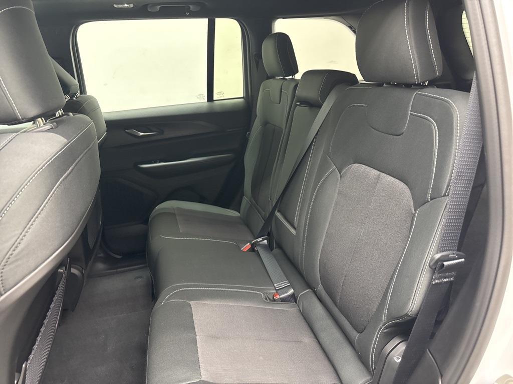 new 2025 Jeep Grand Cherokee car, priced at $39,000