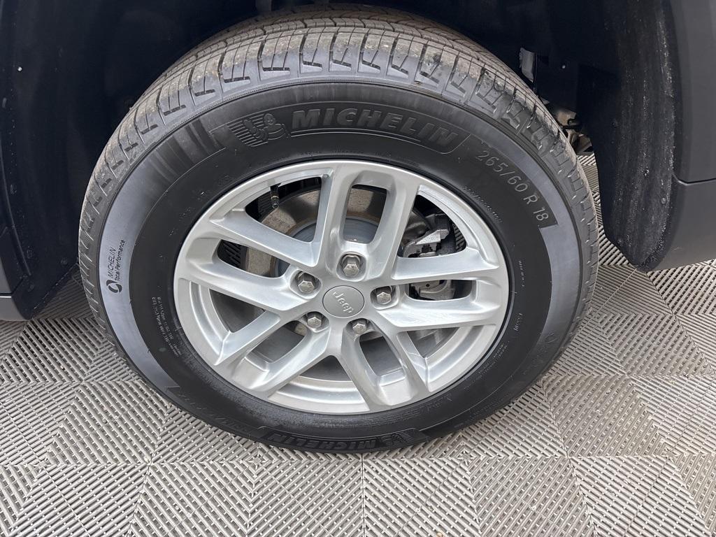new 2025 Jeep Grand Cherokee car, priced at $39,000