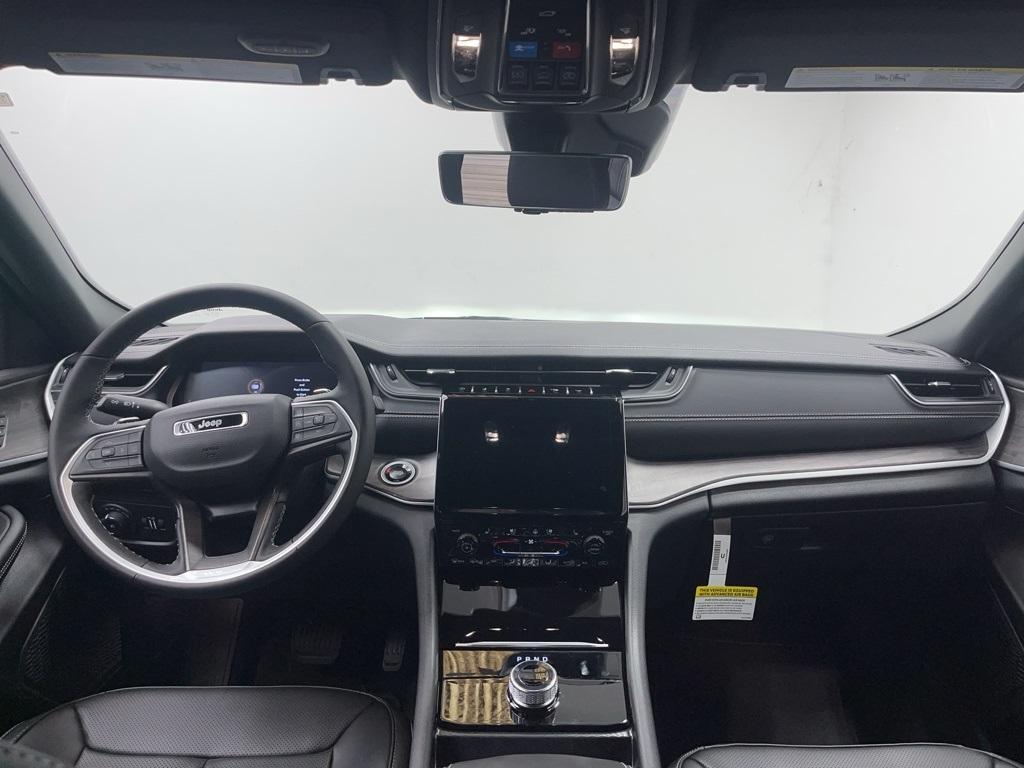 new 2025 Jeep Grand Cherokee car, priced at $47,000