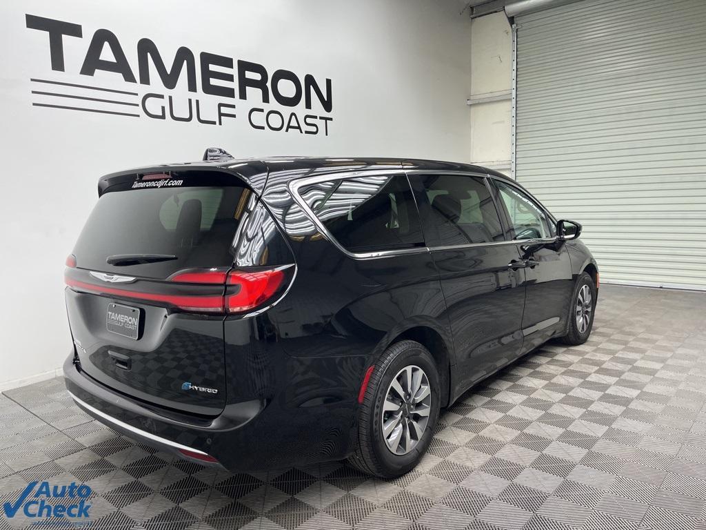 used 2024 Chrysler Pacifica Hybrid car, priced at $31,000