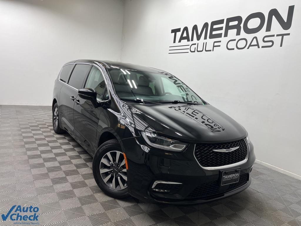 used 2024 Chrysler Pacifica Hybrid car, priced at $31,000