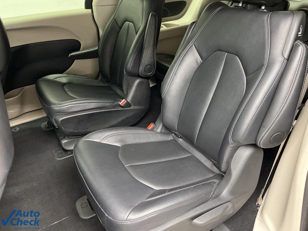 used 2024 Chrysler Pacifica Hybrid car, priced at $31,000