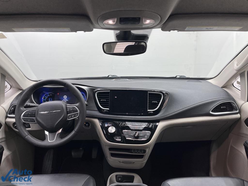 used 2024 Chrysler Pacifica Hybrid car, priced at $31,000