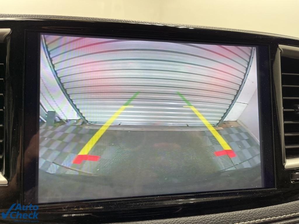 used 2024 Chrysler Pacifica Hybrid car, priced at $31,000