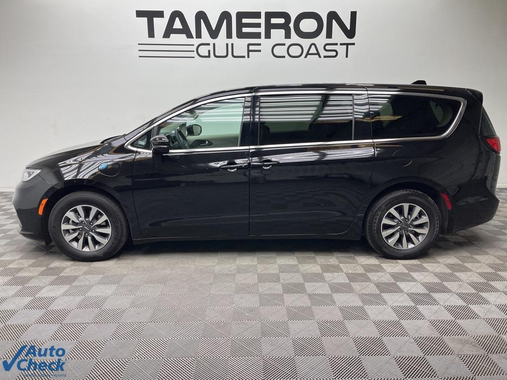 used 2024 Chrysler Pacifica Hybrid car, priced at $31,000