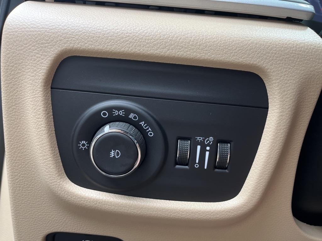 new 2025 Jeep Grand Cherokee car, priced at $54,955