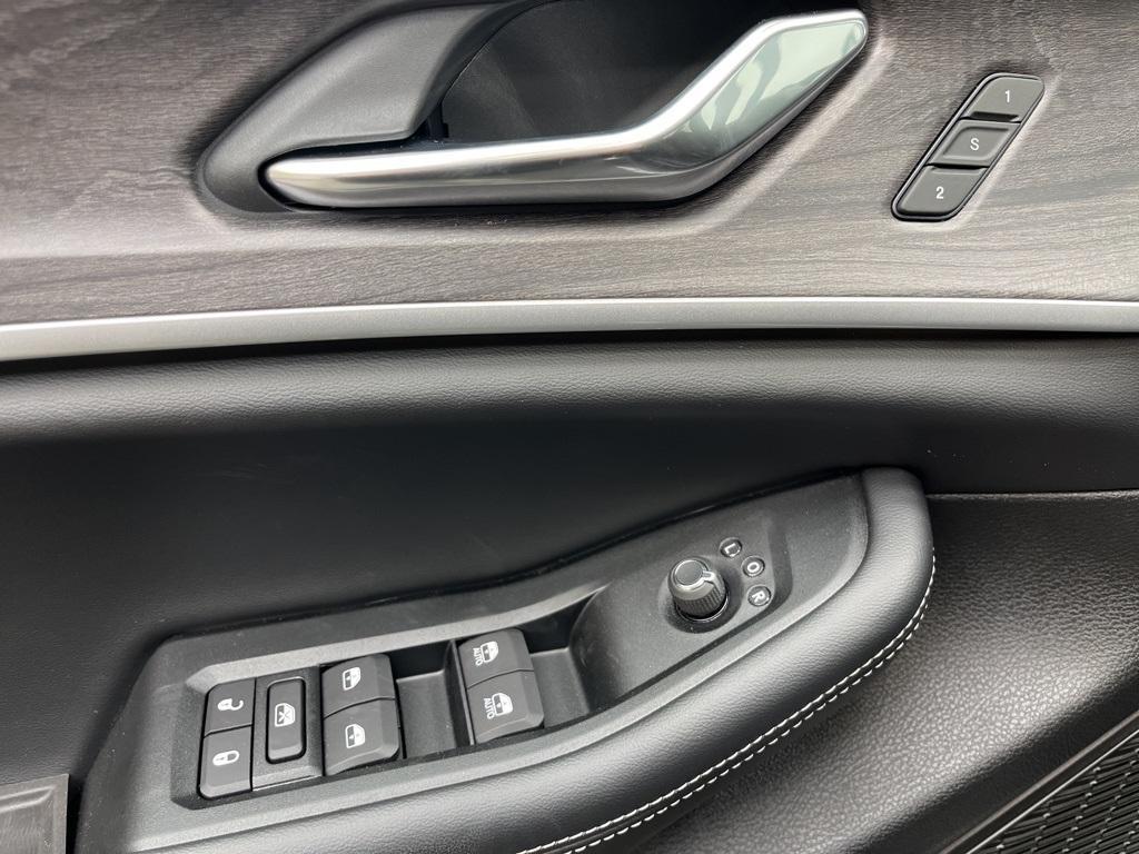 new 2025 Jeep Grand Cherokee car, priced at $51,960