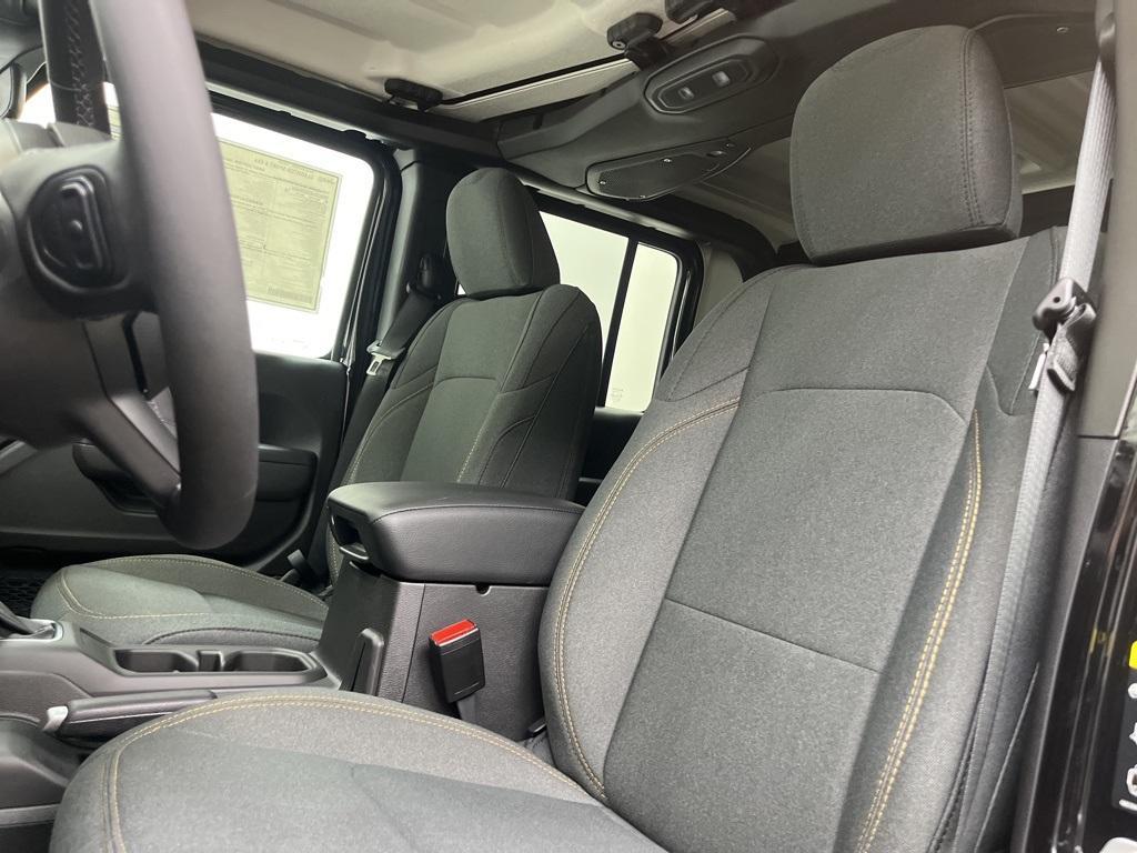 new 2025 Jeep Gladiator car, priced at $44,885