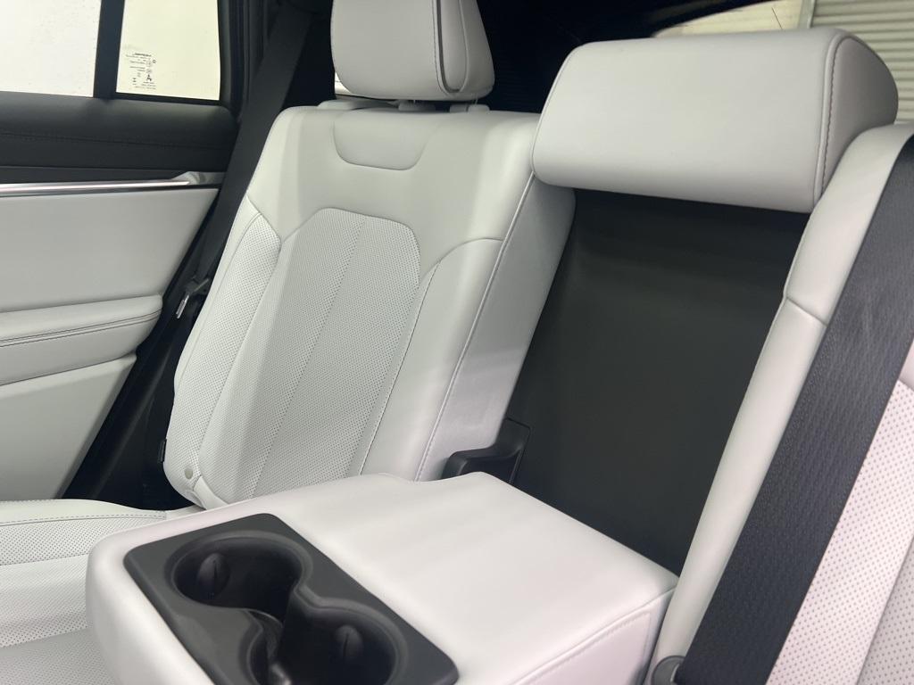 new 2025 Jeep Wagoneer S car