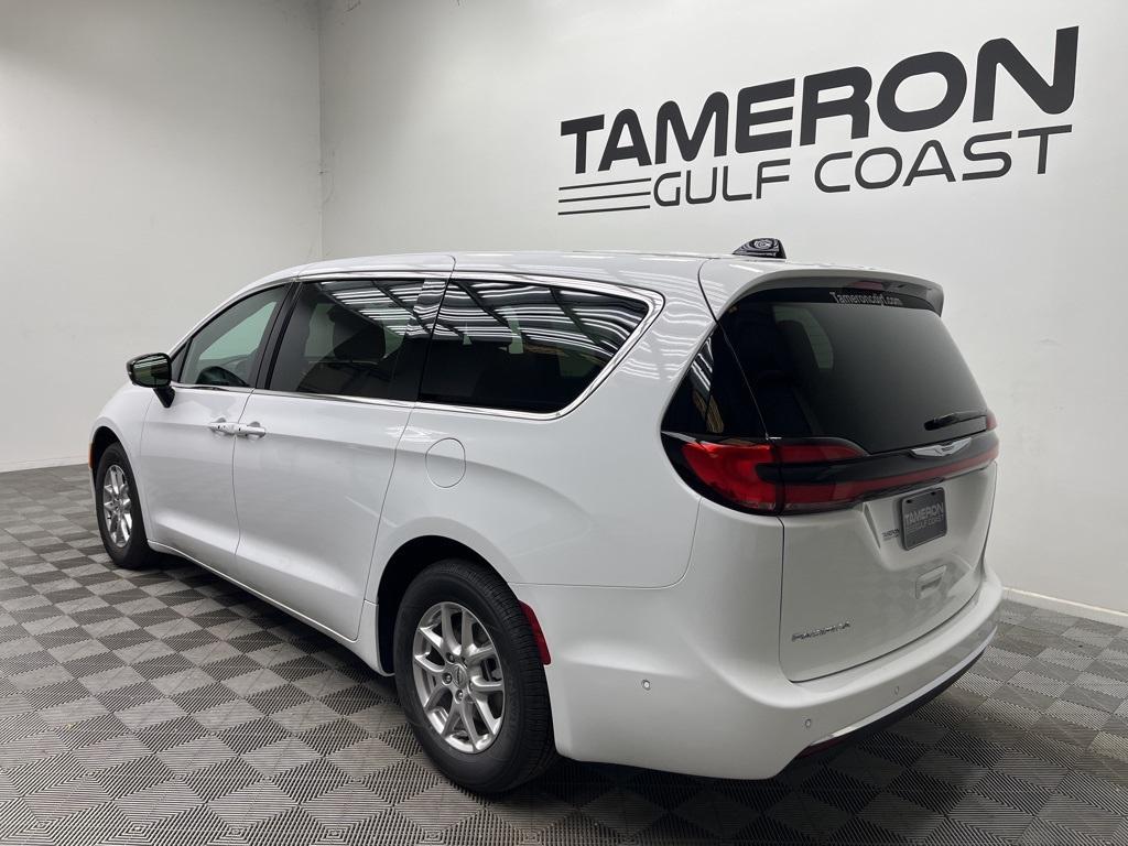 new 2025 Chrysler Pacifica car, priced at $47,615
