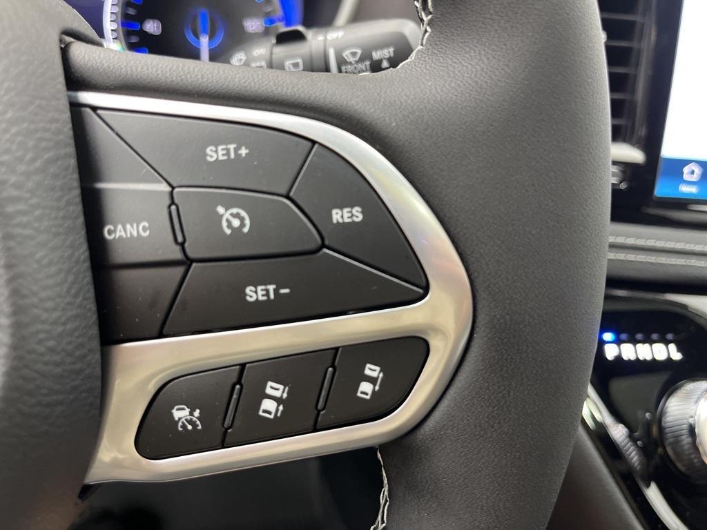 new 2025 Chrysler Pacifica car, priced at $47,615