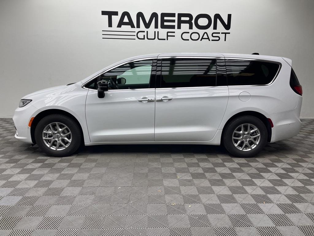 new 2025 Chrysler Pacifica car, priced at $47,615