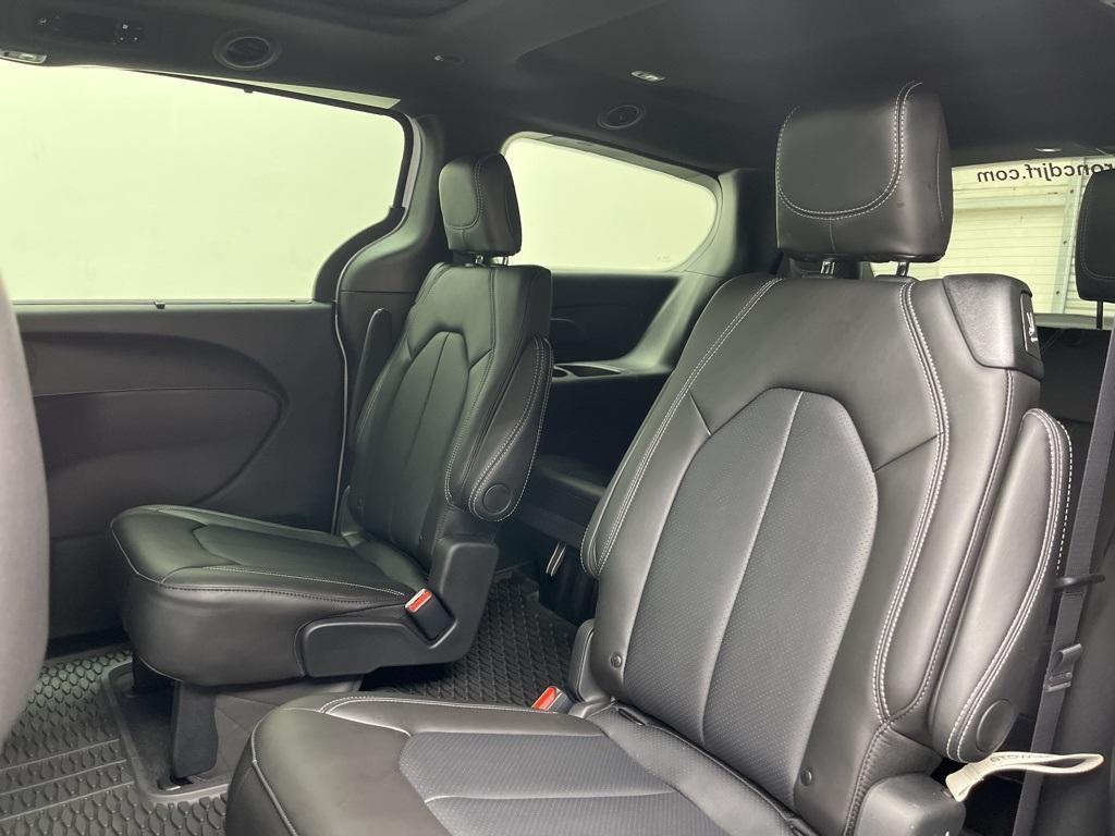 new 2025 Chrysler Pacifica car, priced at $47,615