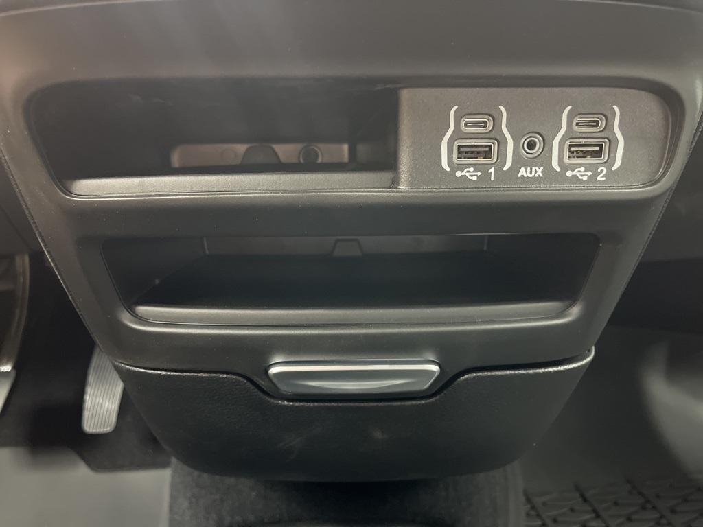 new 2025 Chrysler Pacifica car, priced at $47,615