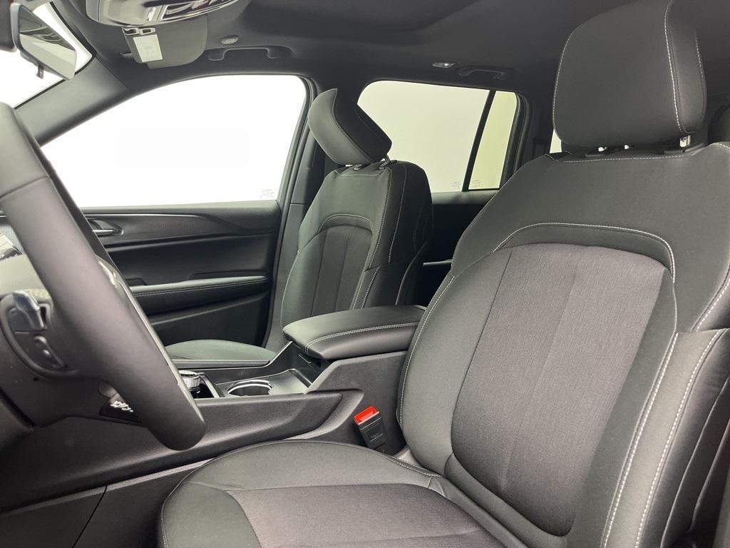 new 2025 Jeep Grand Cherokee car, priced at $41,220