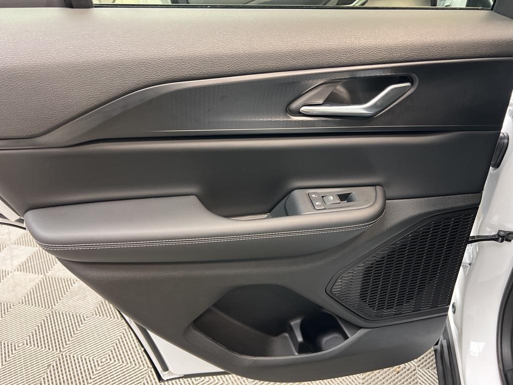 new 2025 Jeep Grand Cherokee car, priced at $37,882