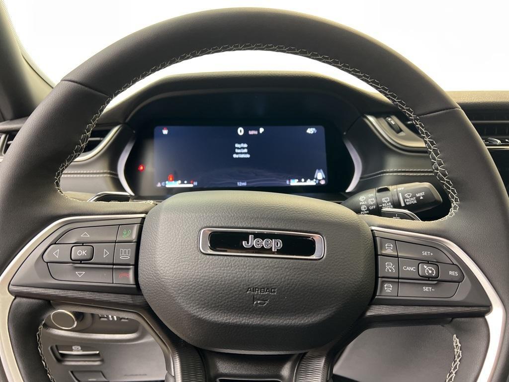 new 2025 Jeep Grand Cherokee car, priced at $37,882