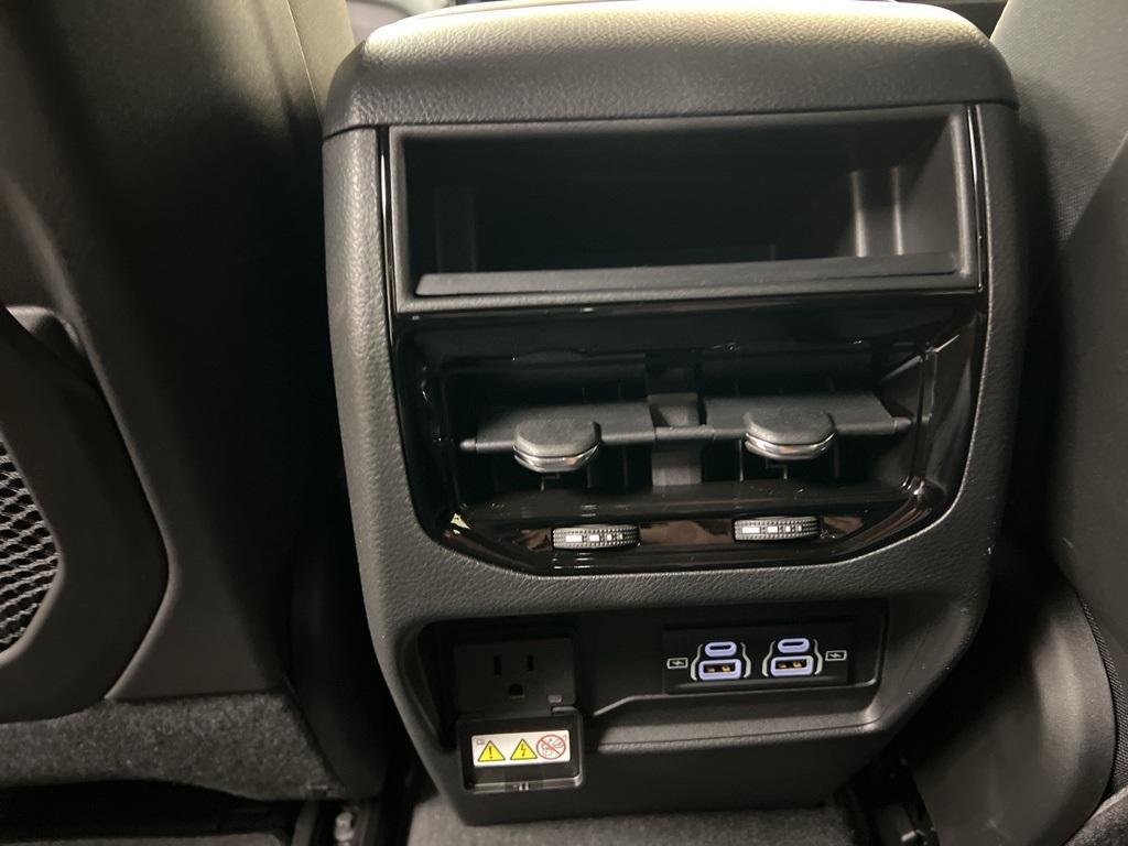 new 2025 Jeep Grand Cherokee car, priced at $37,882