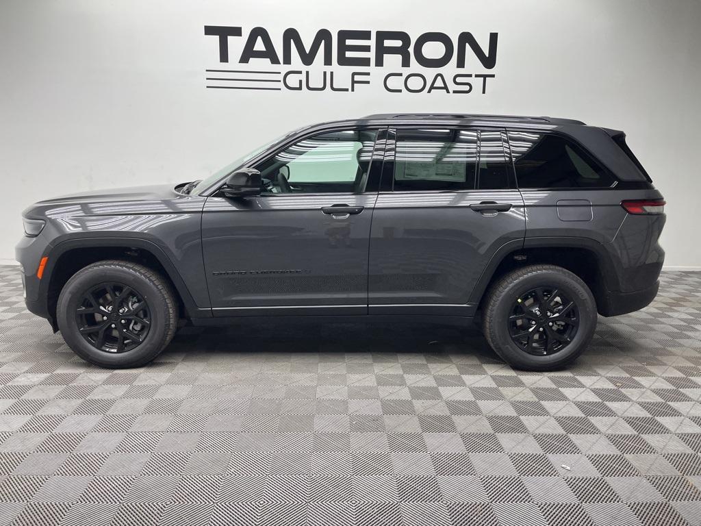 new 2025 Jeep Grand Cherokee car, priced at $39,000