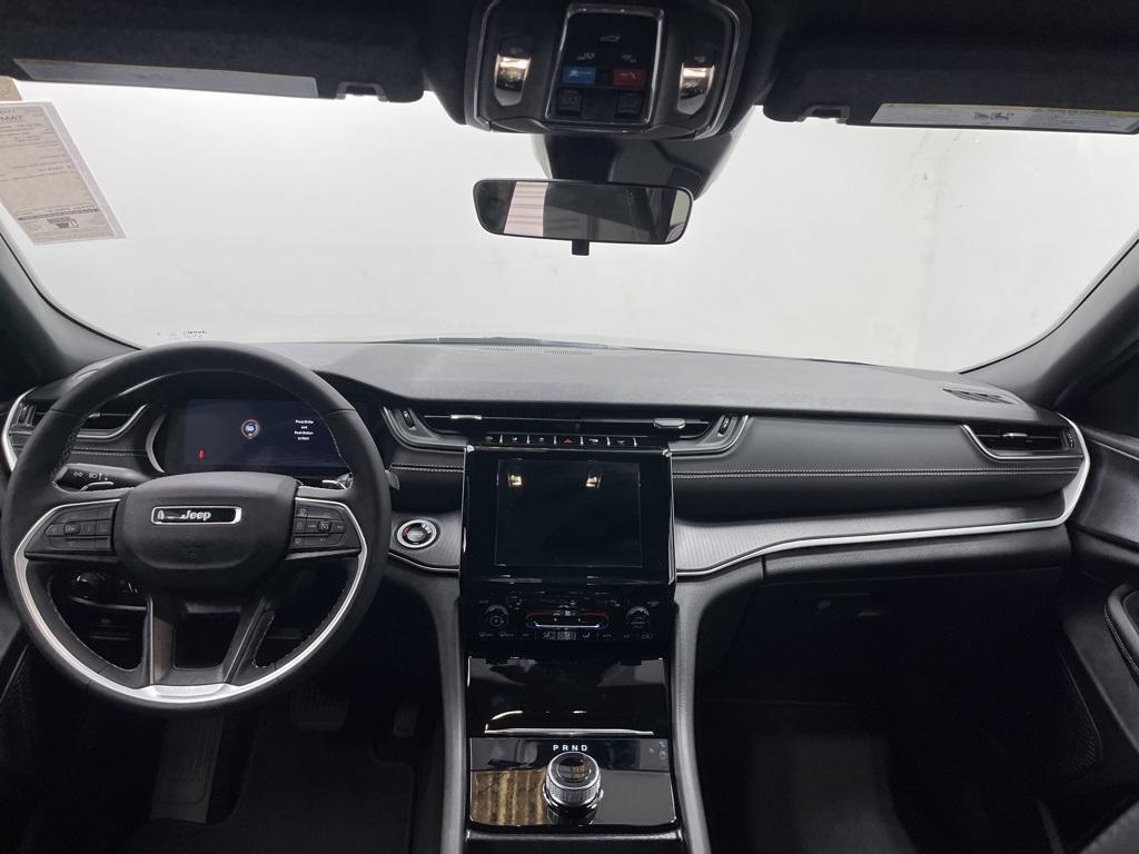 new 2025 Jeep Grand Cherokee car, priced at $39,000