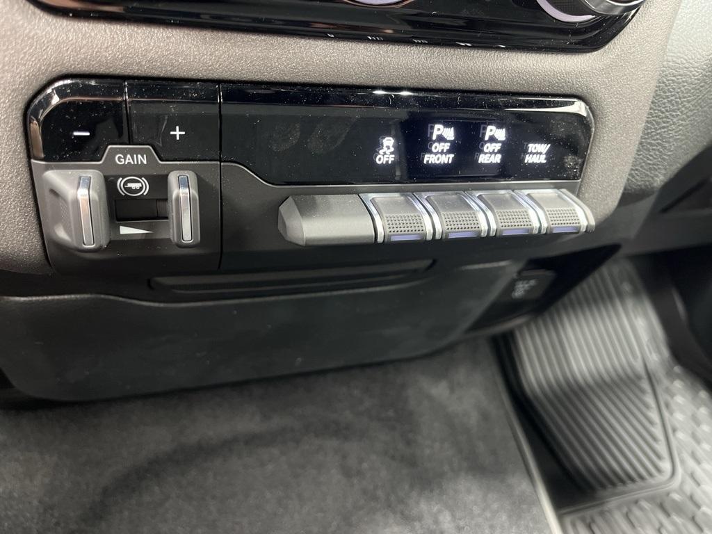 new 2025 Ram 1500 car, priced at $52,424