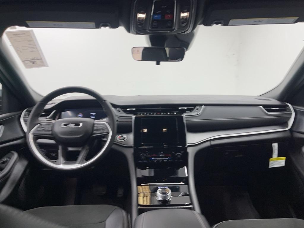 new 2025 Jeep Grand Cherokee car, priced at $42,643