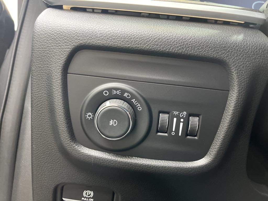 new 2025 Jeep Grand Cherokee car, priced at $45,000