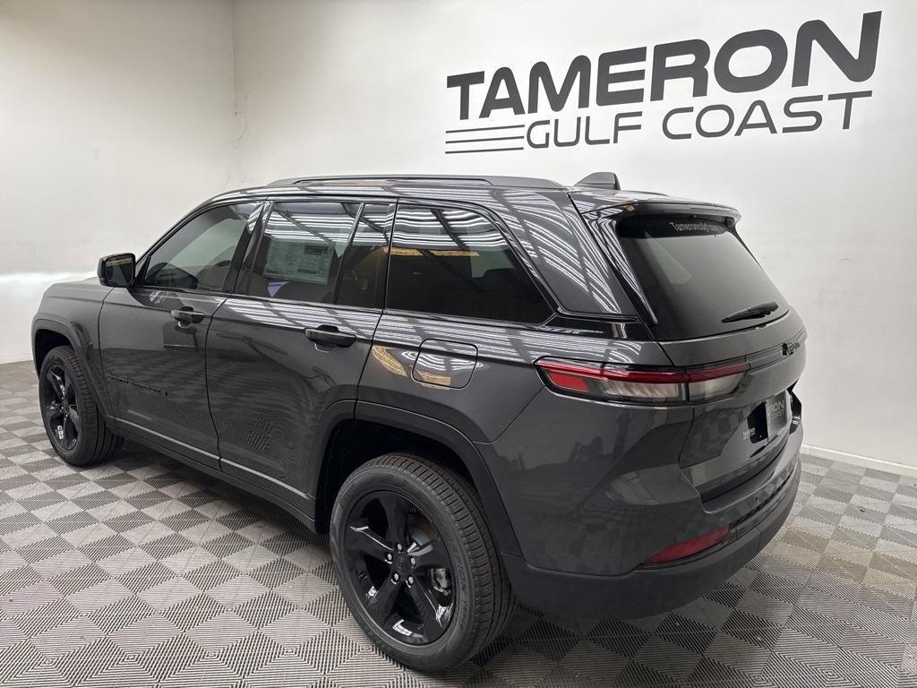 new 2025 Jeep Grand Cherokee car, priced at $45,000