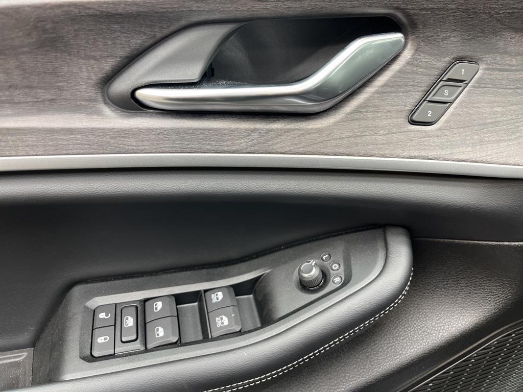 new 2025 Jeep Grand Cherokee car, priced at $45,000