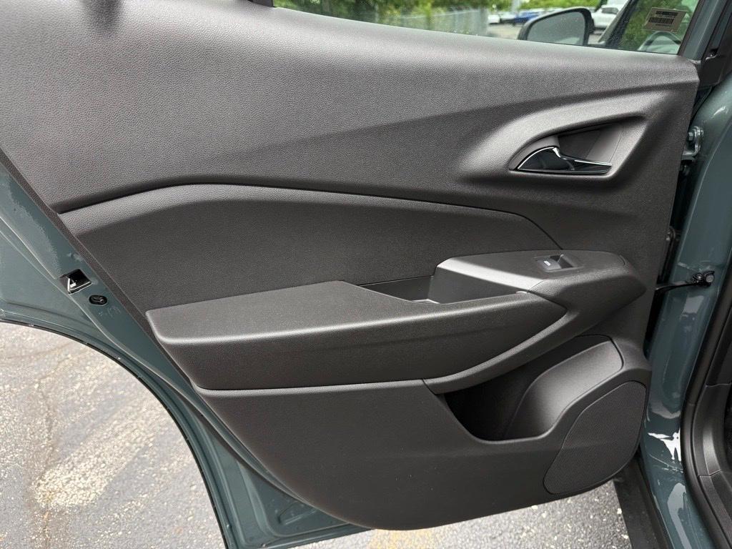 new 2025 Chevrolet Trax car, priced at $24,335