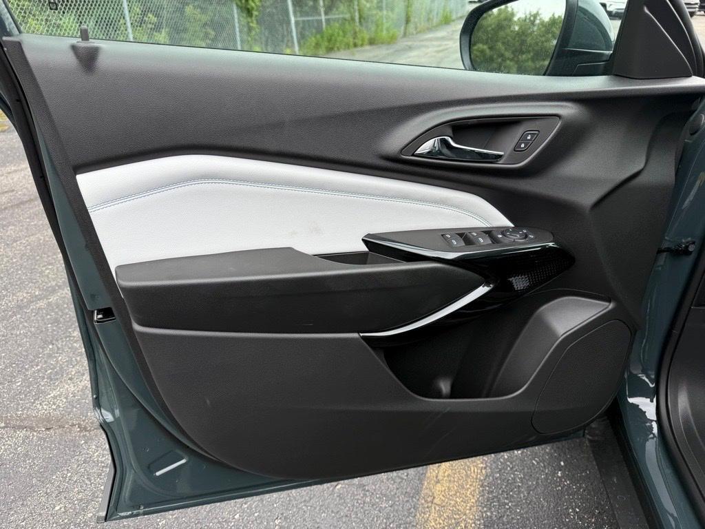 new 2025 Chevrolet Trax car, priced at $24,335