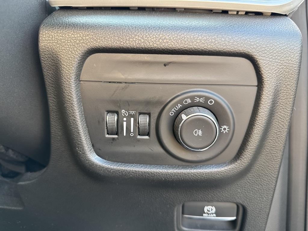 used 2024 Jeep Grand Cherokee car, priced at $30,989