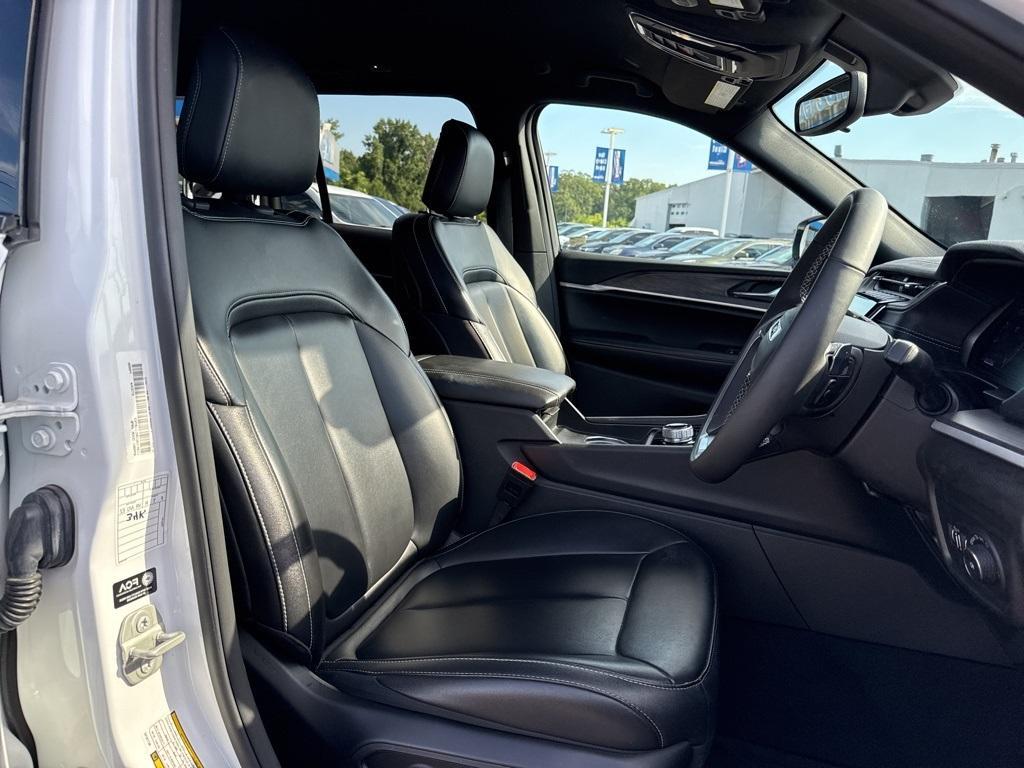 used 2024 Jeep Grand Cherokee car, priced at $30,989