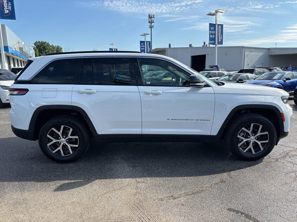 used 2024 Jeep Grand Cherokee car, priced at $30,989
