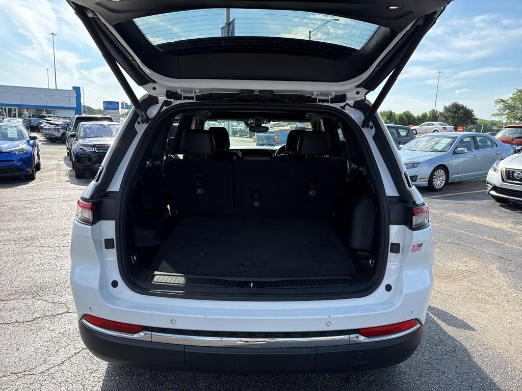 used 2024 Jeep Grand Cherokee car, priced at $30,989