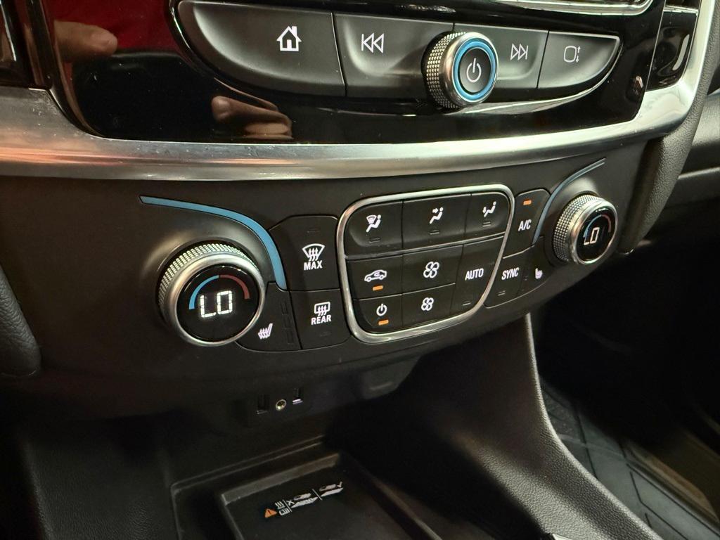 used 2022 Chevrolet Traverse car, priced at $28,989